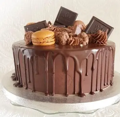 Luxe dripcake tijdens workshop bij PUUR Patisserie in Eibergen