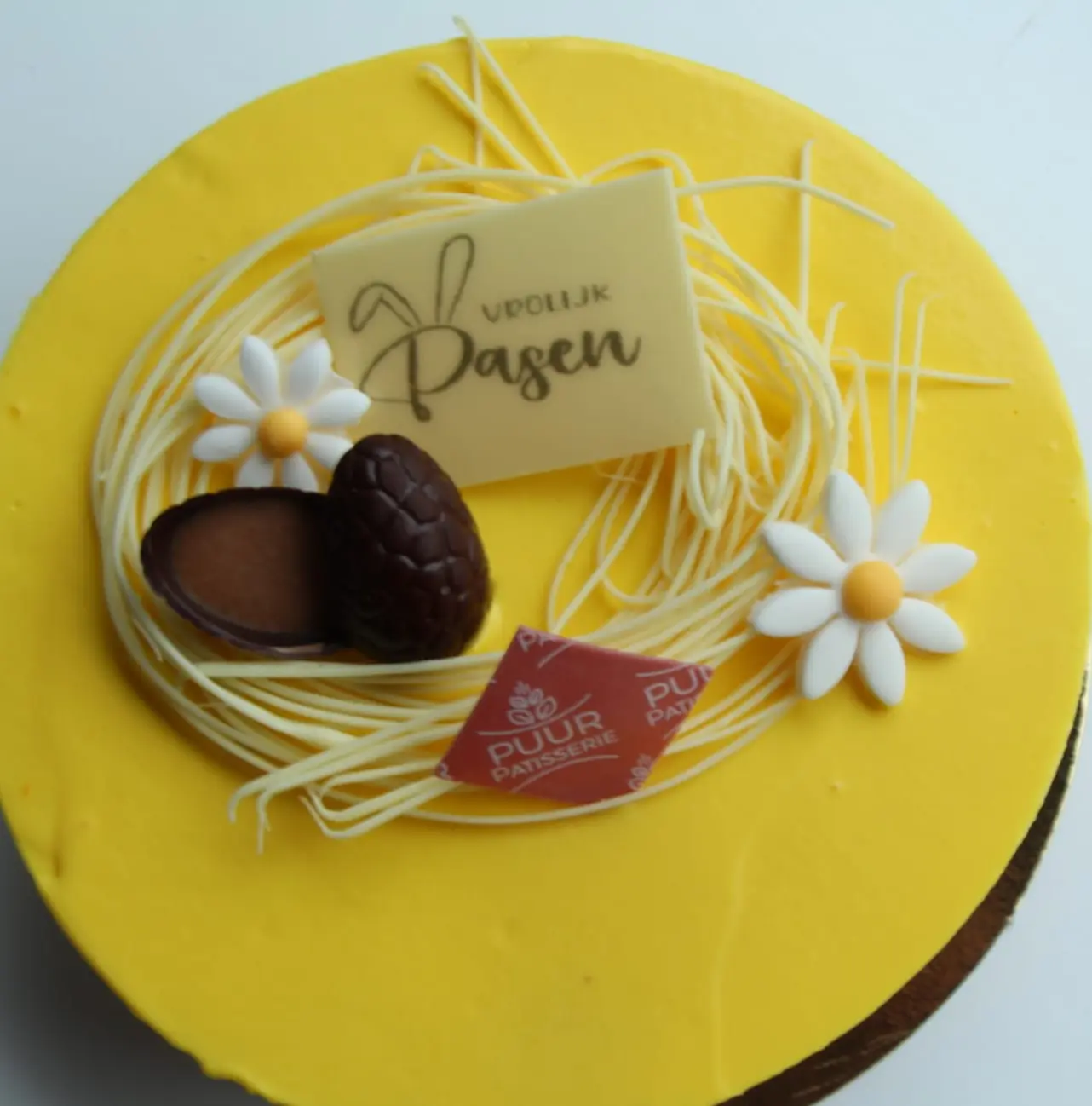Luxe paasdesserttaart tijdens workshop bij PUUR Patisserie in Eibergen